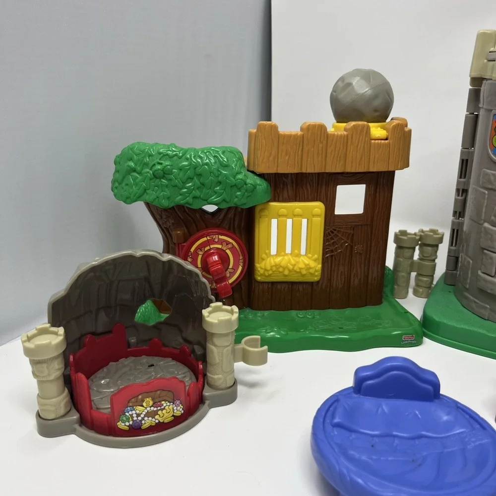 Fisher-Price Little People LiL'Kingdom Castle & Watchful Woodsman Set NO FIGURES